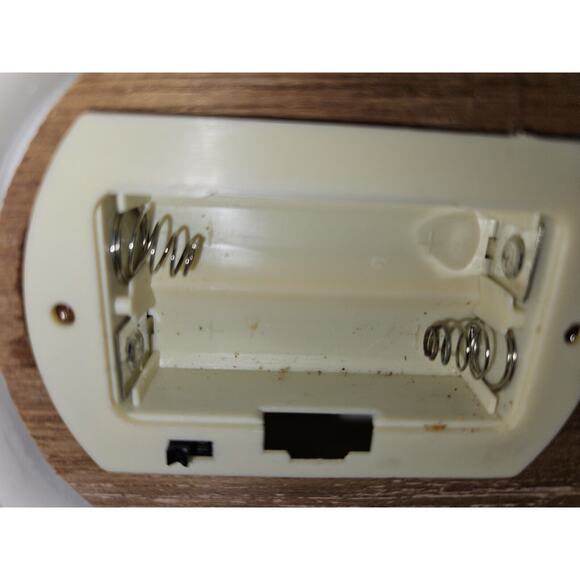 Vintage Porcelain Christmas Carolers Music Box Lighted Lamppost - Picture 6 of 6